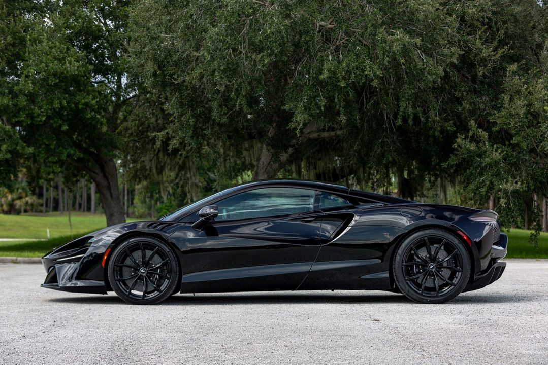 2024 McLaren Artura