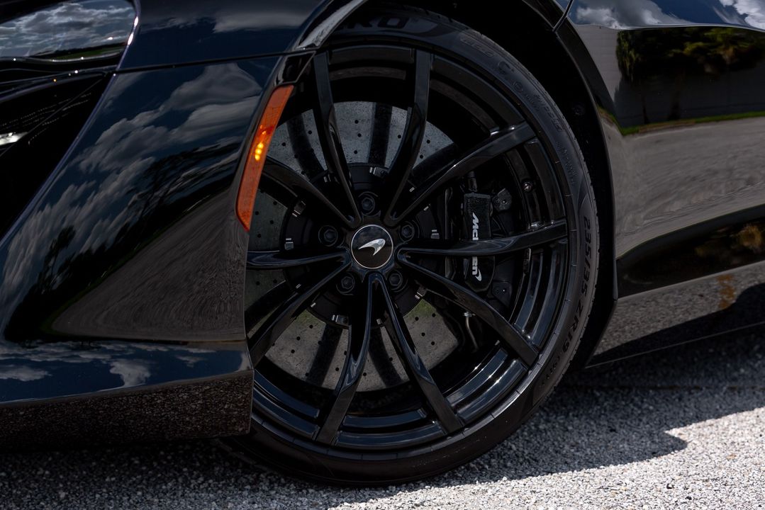 2024 McLaren Artura