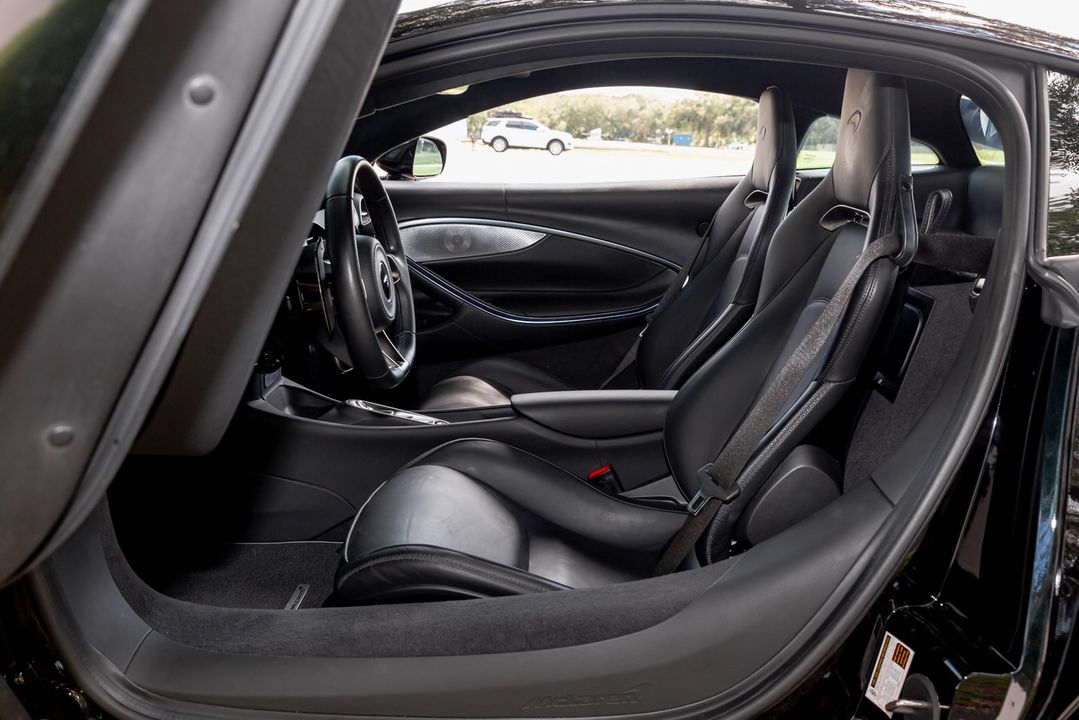 2024 McLaren Artura