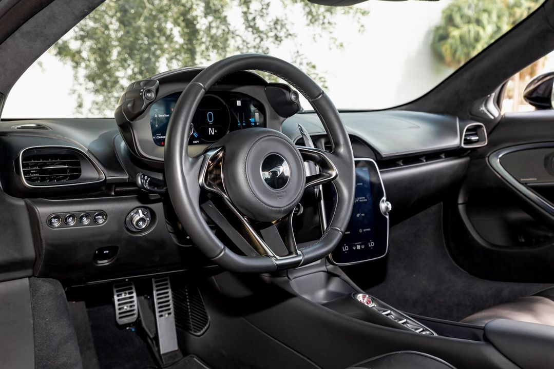 2024 McLaren Artura