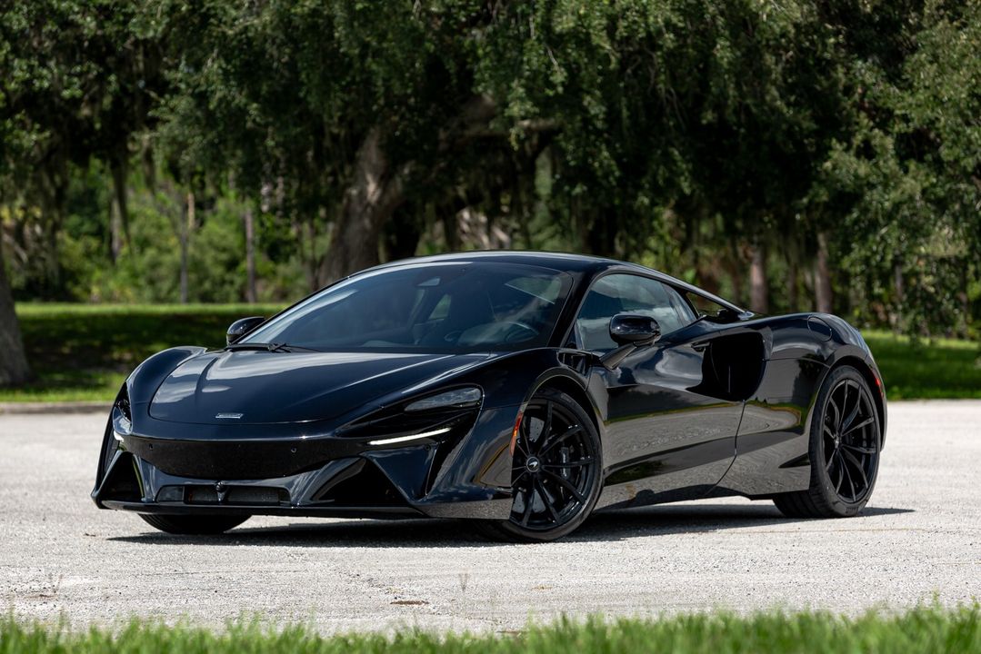 2024 McLaren Artura