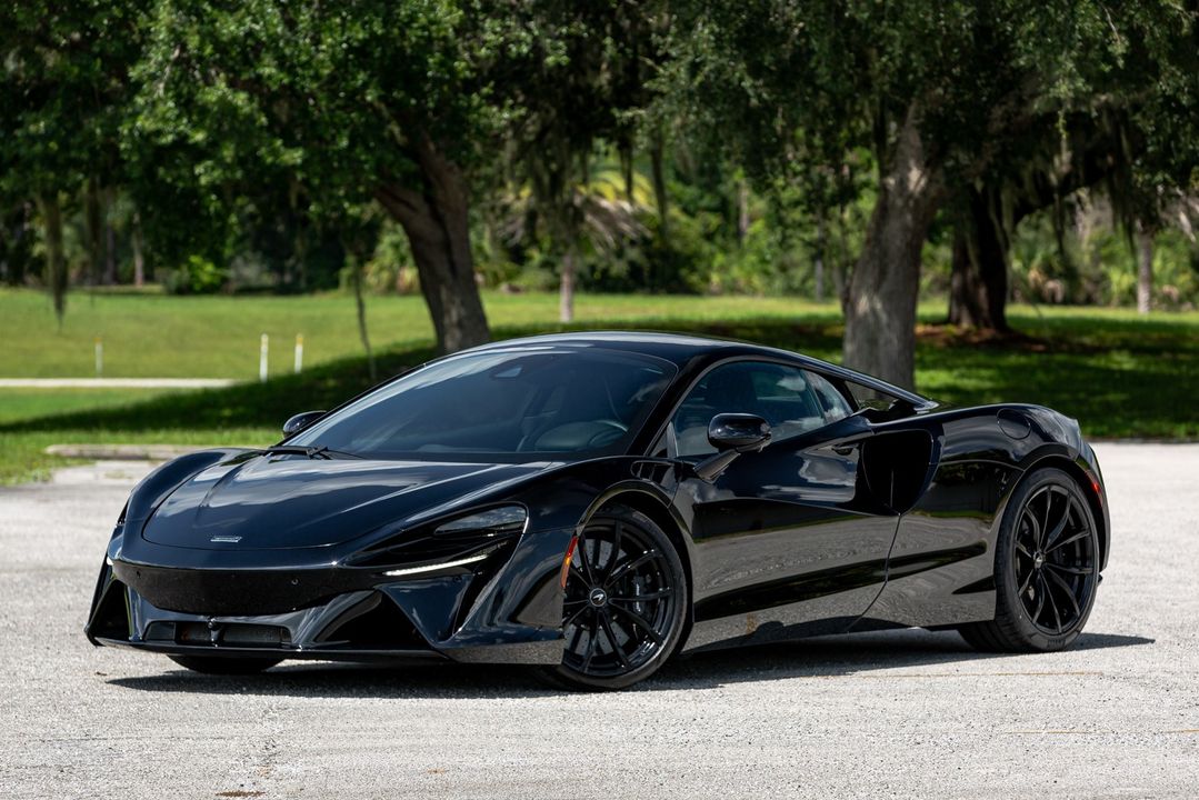 2024 McLaren Artura