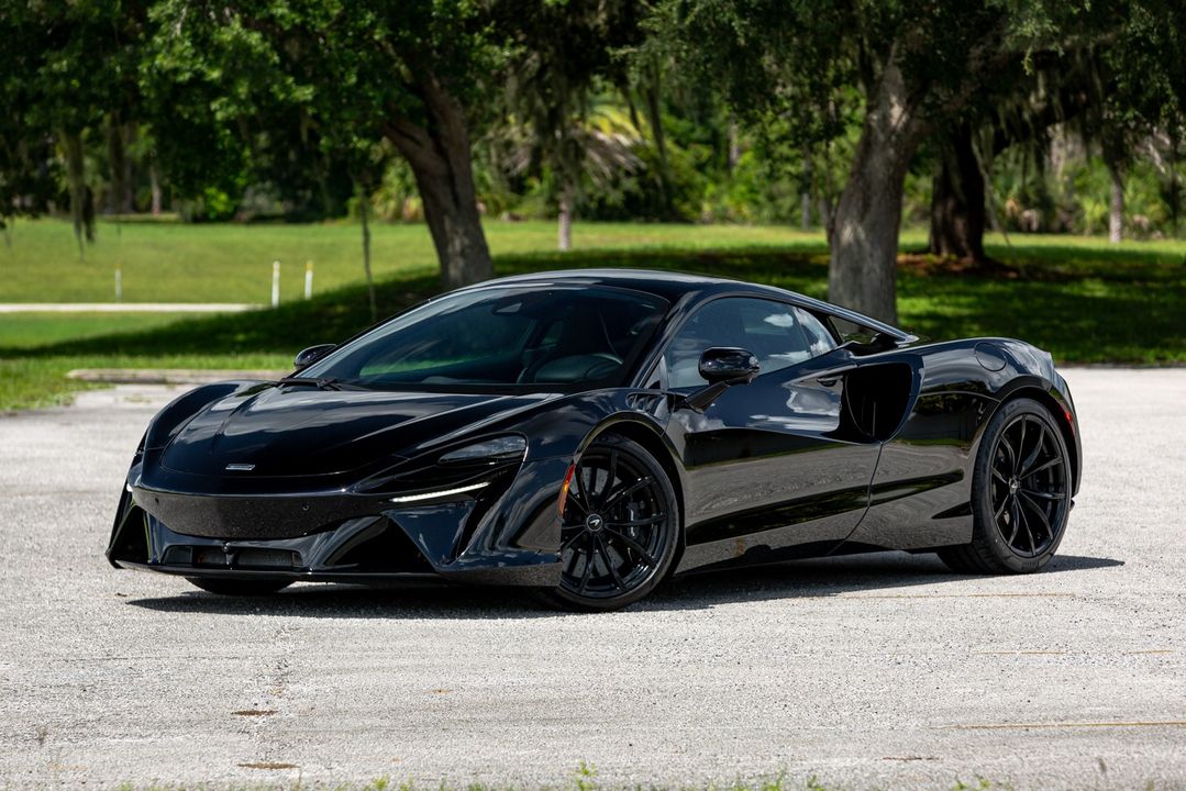 2024 McLaren Artura