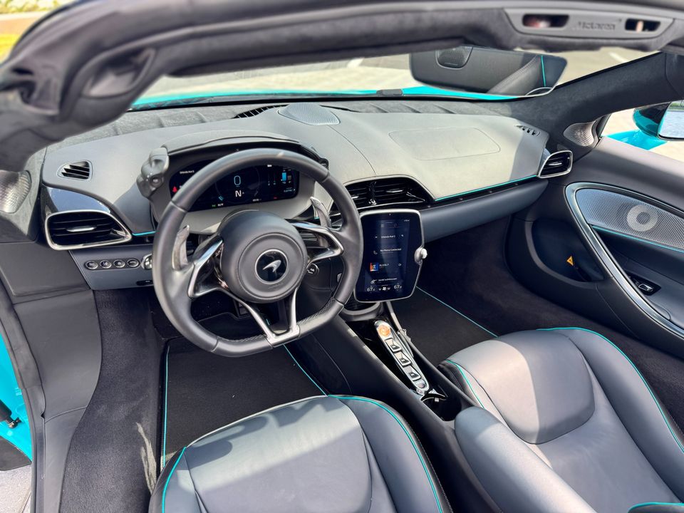 2025 McLaren Artura Spider