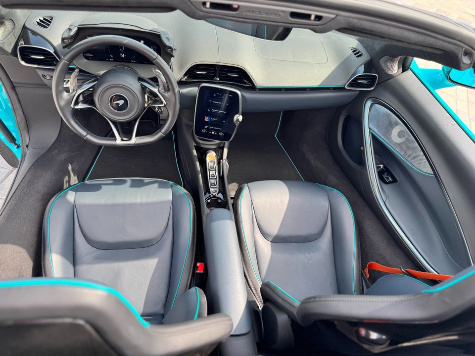 2025 McLaren Artura Spider