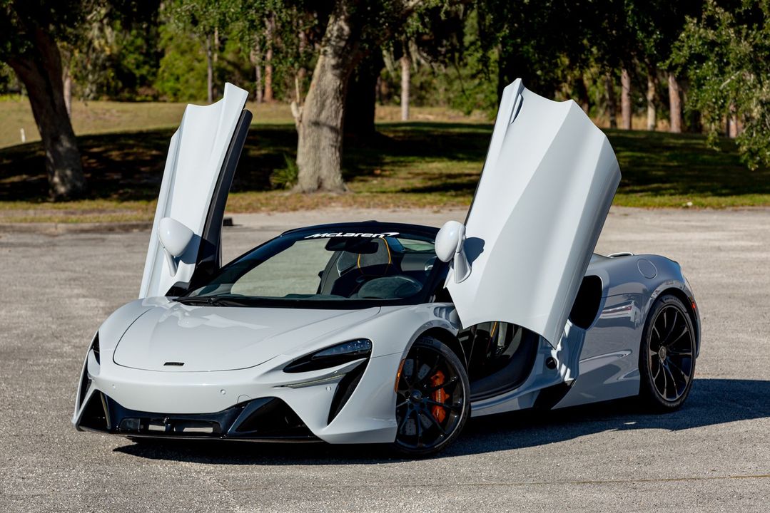 2025 McLaren Artura Spider