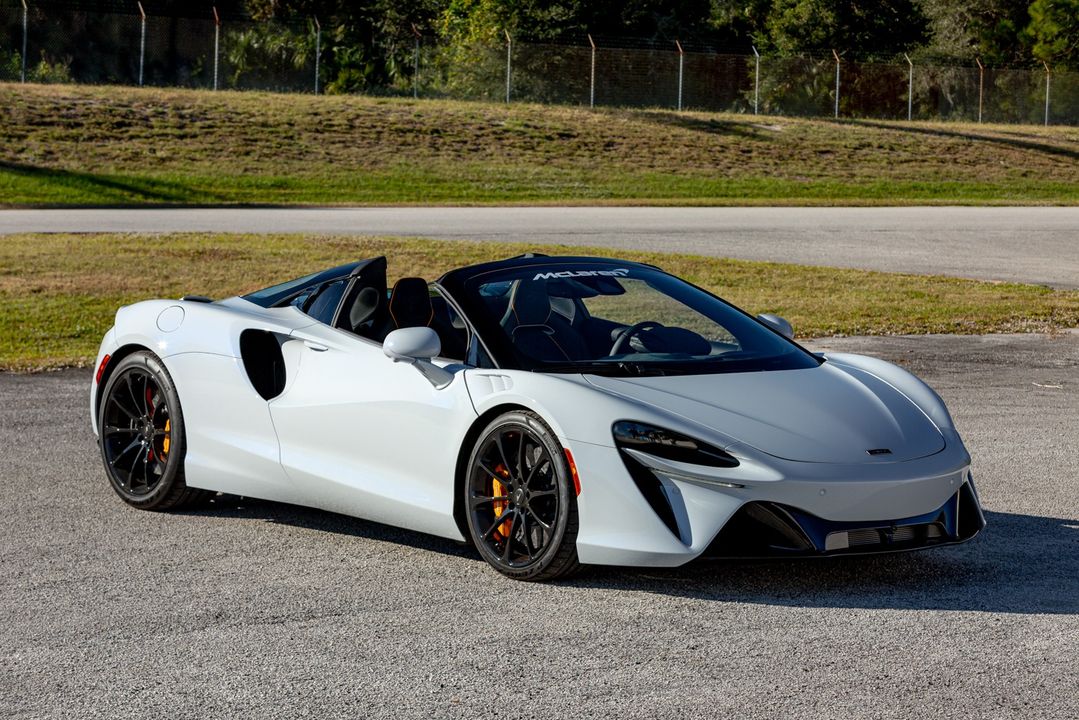 2025 McLaren Artura Spider