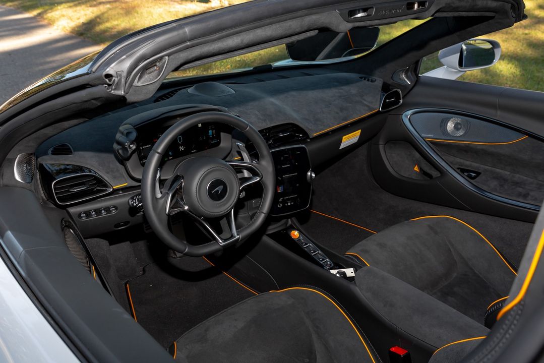 2025 McLaren Artura Spider