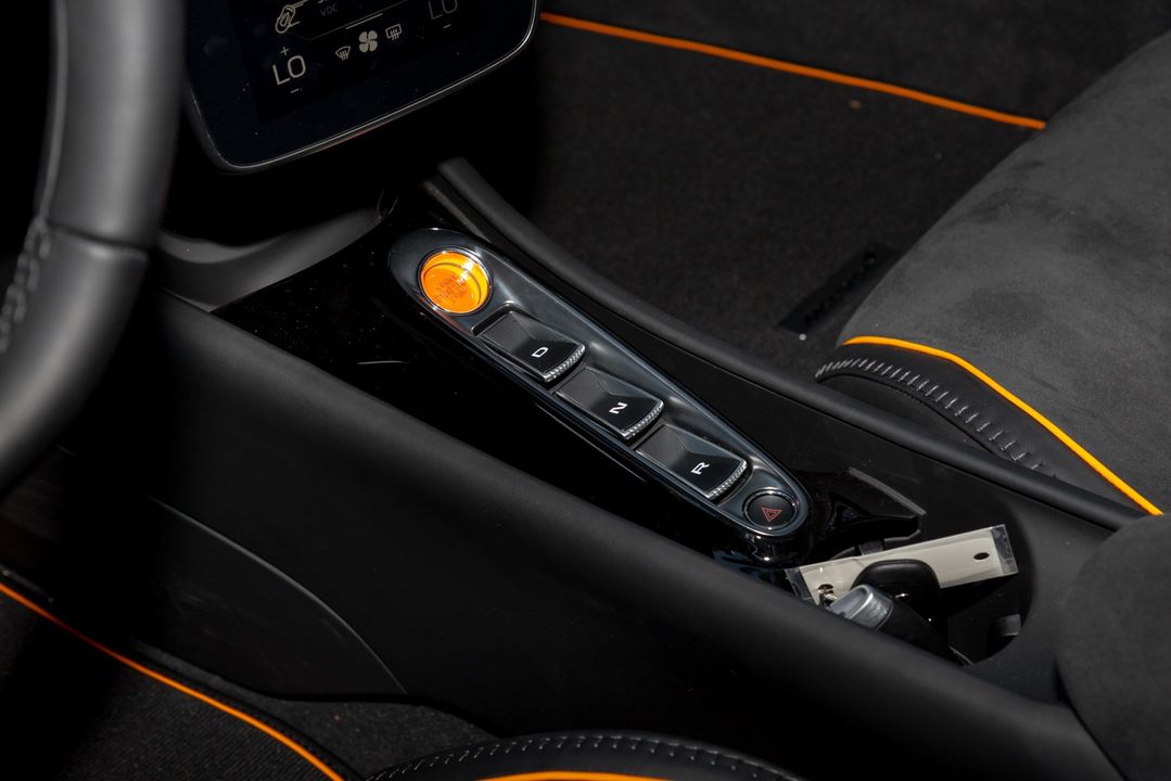2025 McLaren Artura Spider