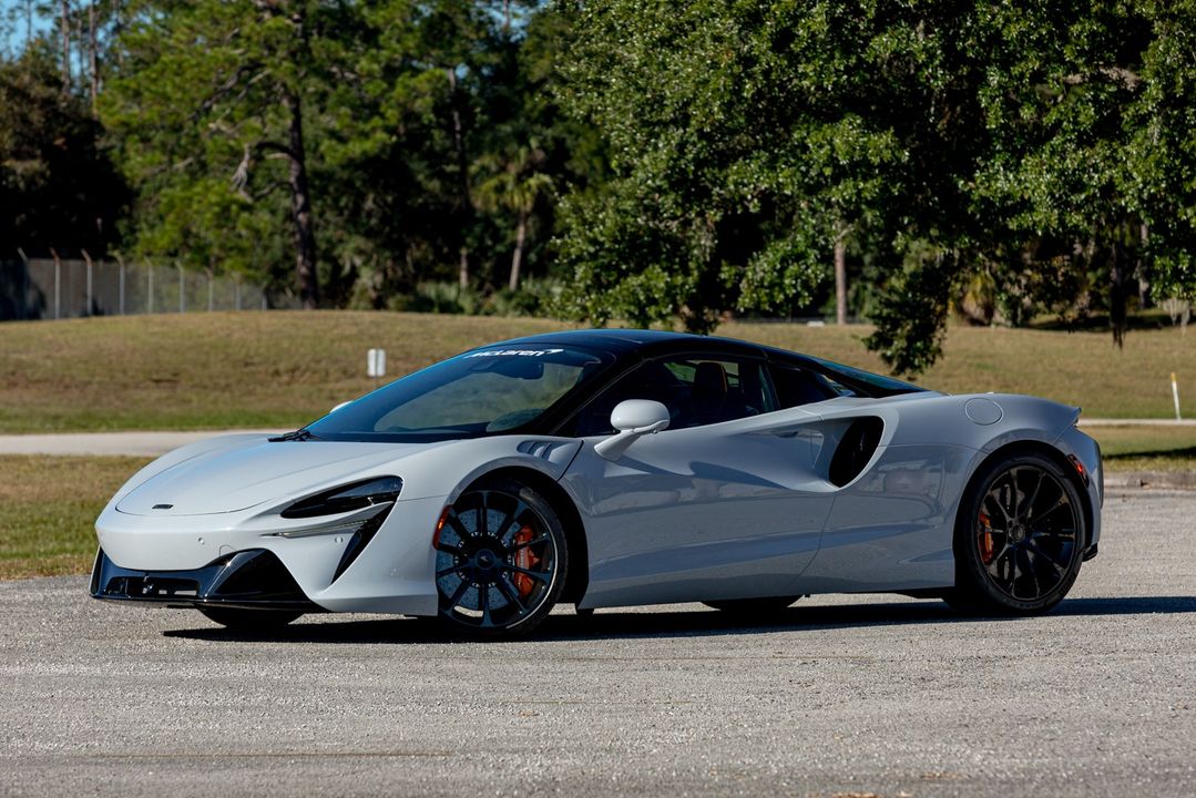 2025 McLaren Artura Spider
