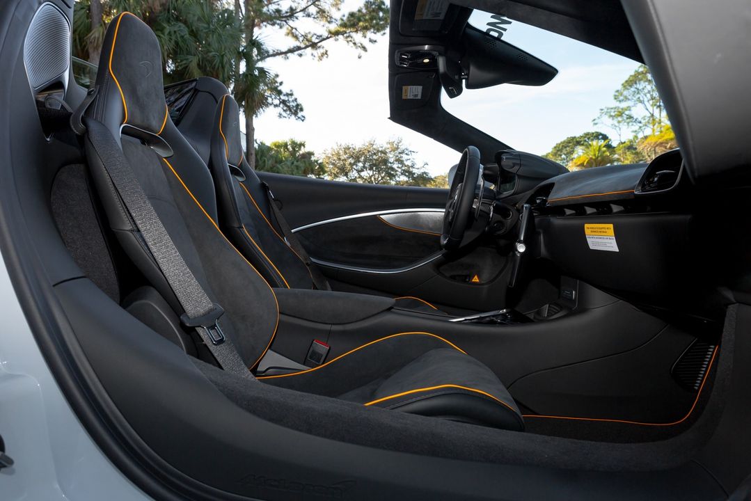2025 McLaren Artura Spider