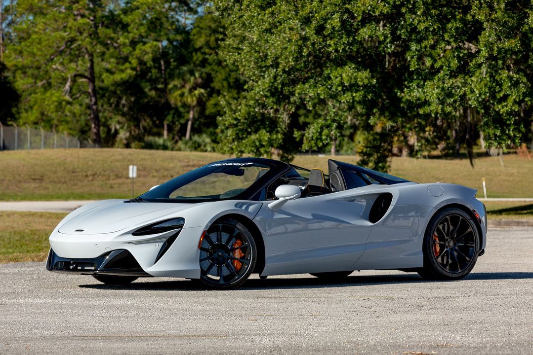 2025 McLaren Artura Spider