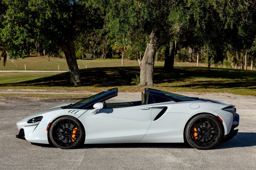 2025 McLaren Artura Spider