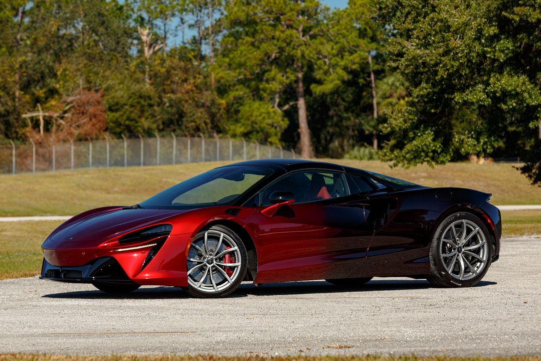 2025 McLaren Artura Spider