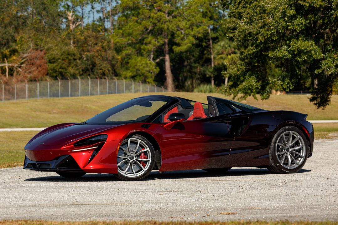 2025 McLaren Artura Spider