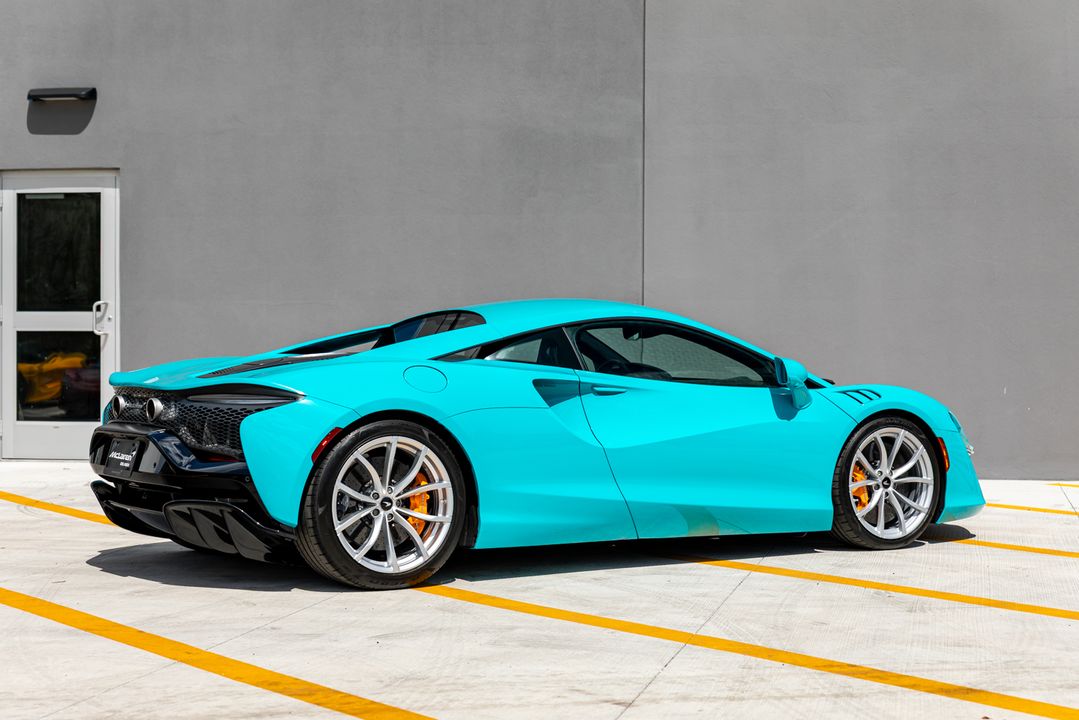 2023 McLaren Artura