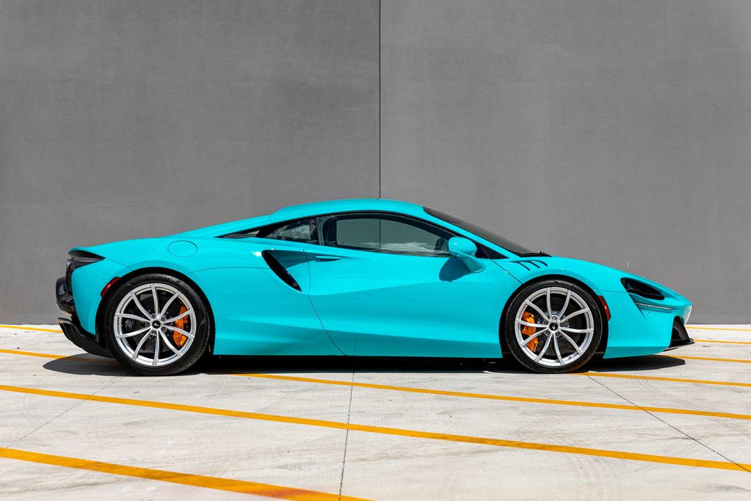 2023 McLaren Artura