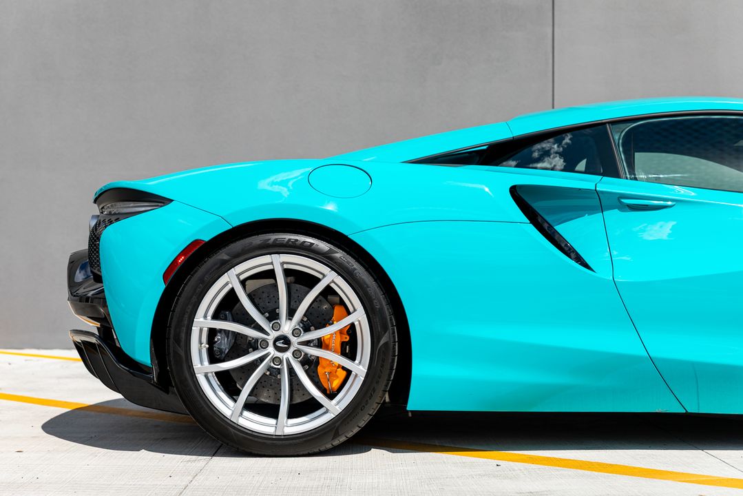 2023 McLaren Artura