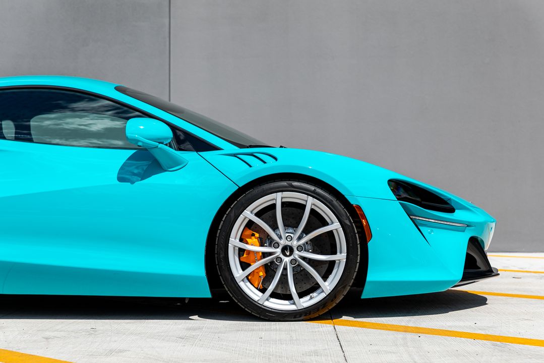 2023 McLaren Artura