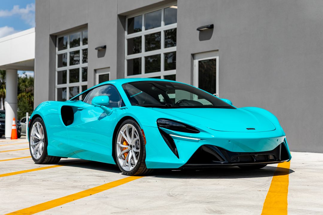 2023 McLaren Artura