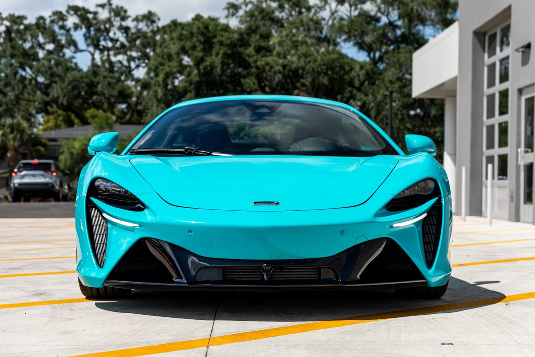 2023 McLaren Artura