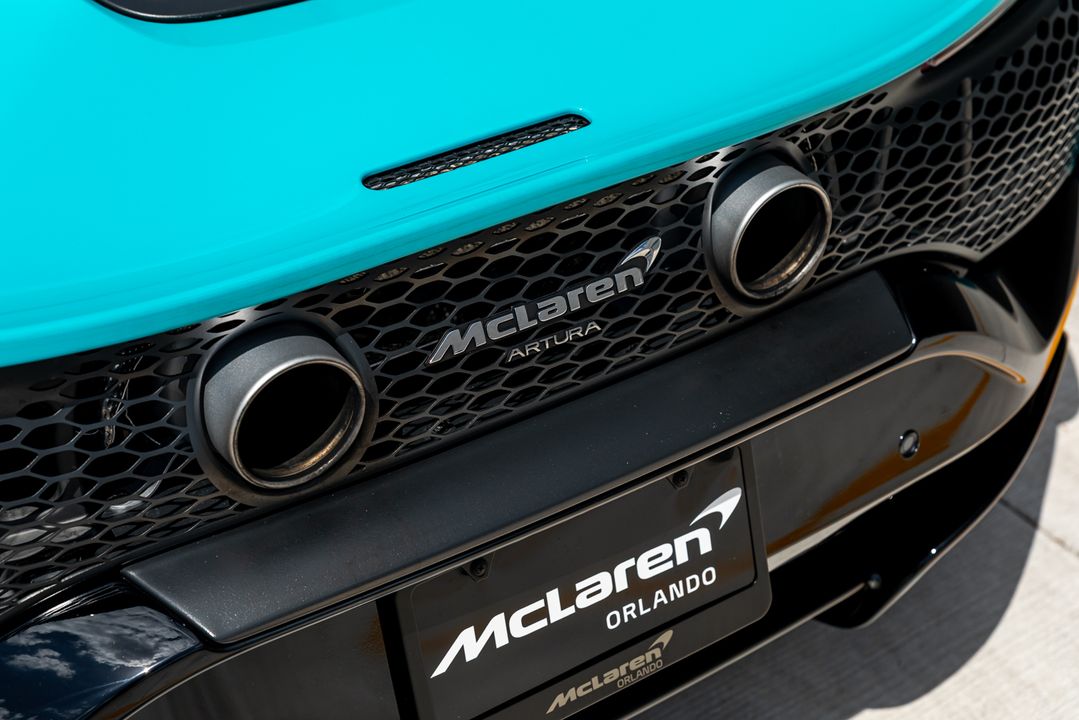 2023 McLaren Artura