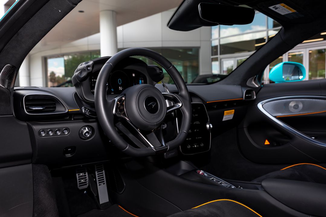 2023 McLaren Artura