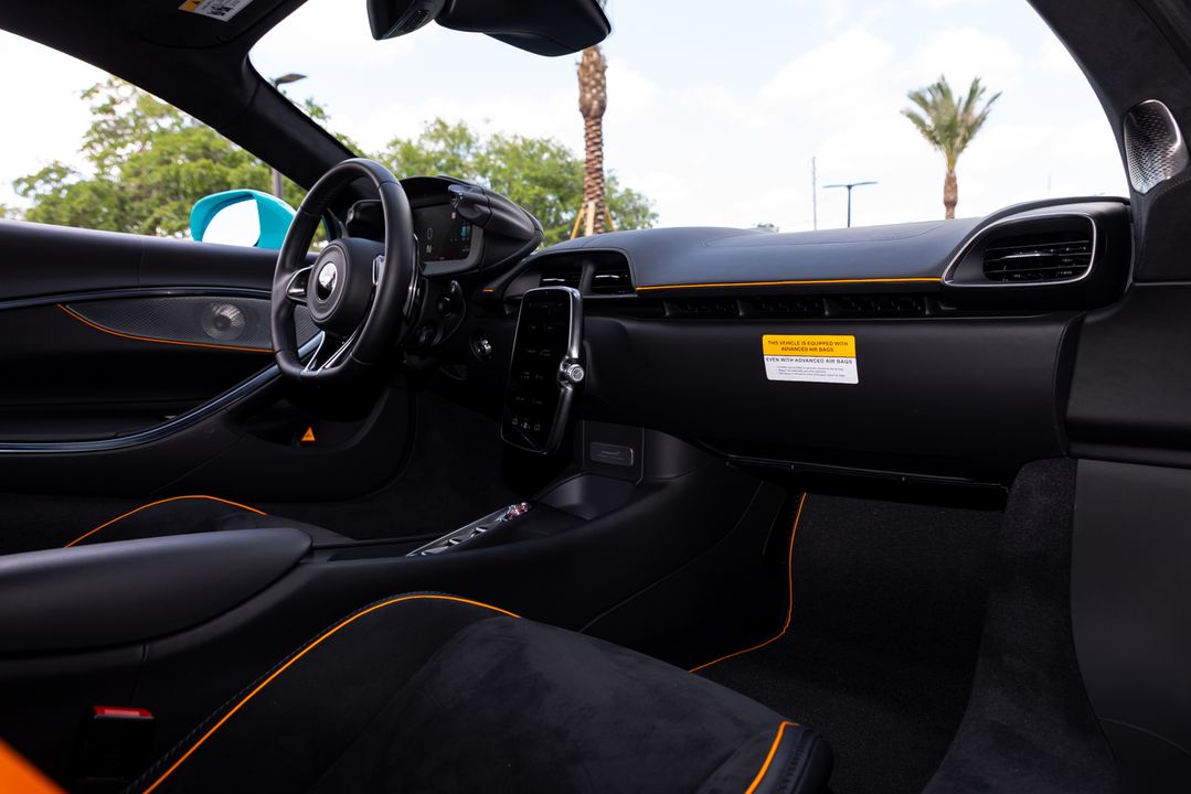 2023 McLaren Artura