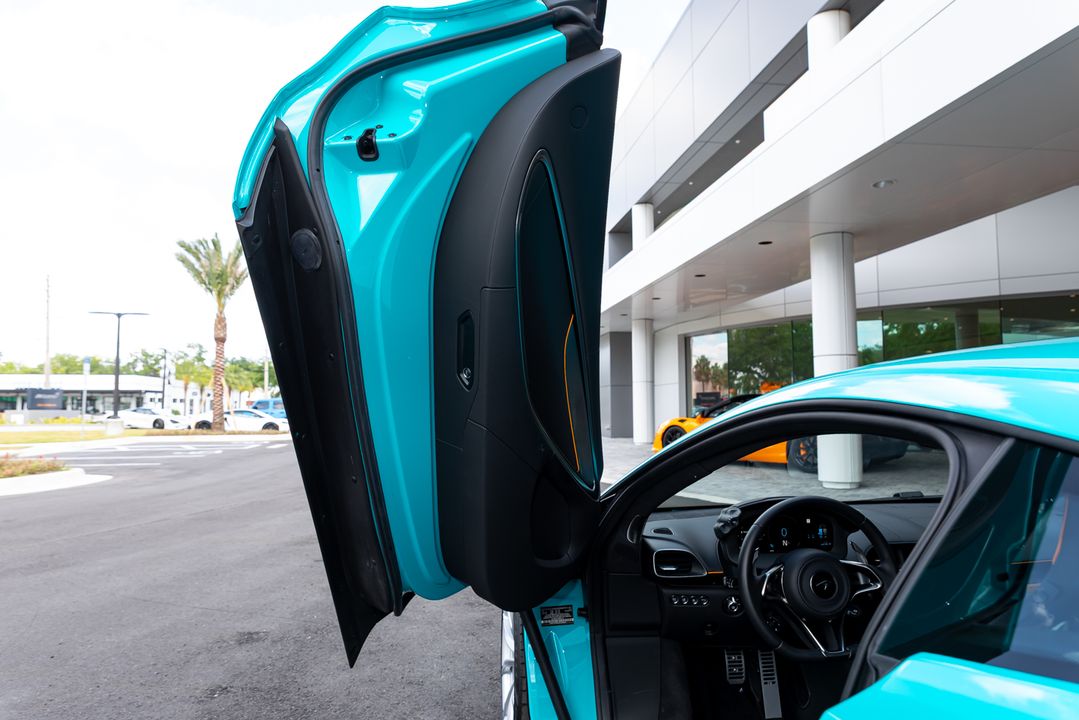 2023 McLaren Artura
