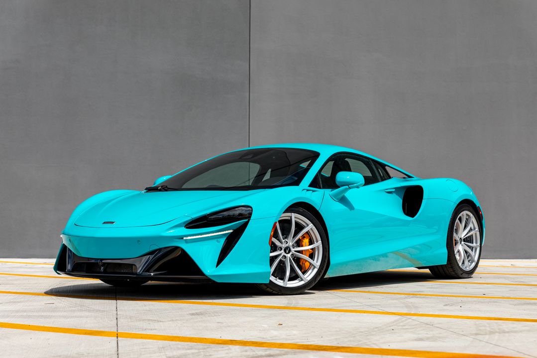 2023 McLaren Artura