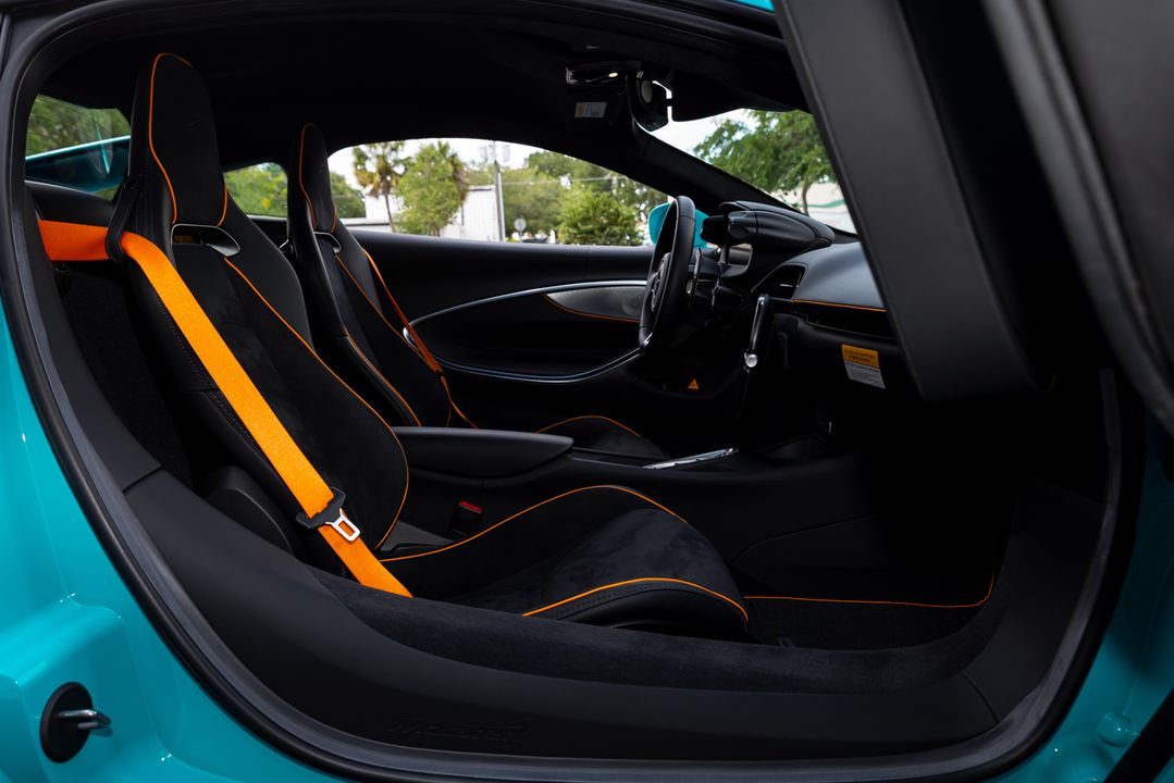 2023 McLaren Artura
