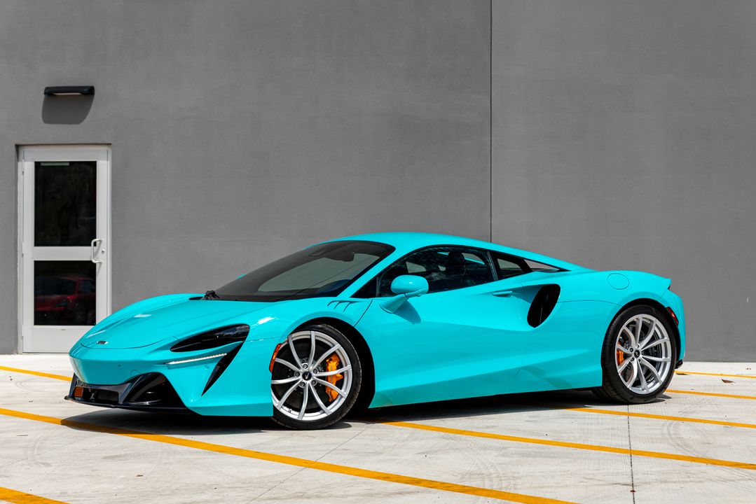 2023 McLaren Artura