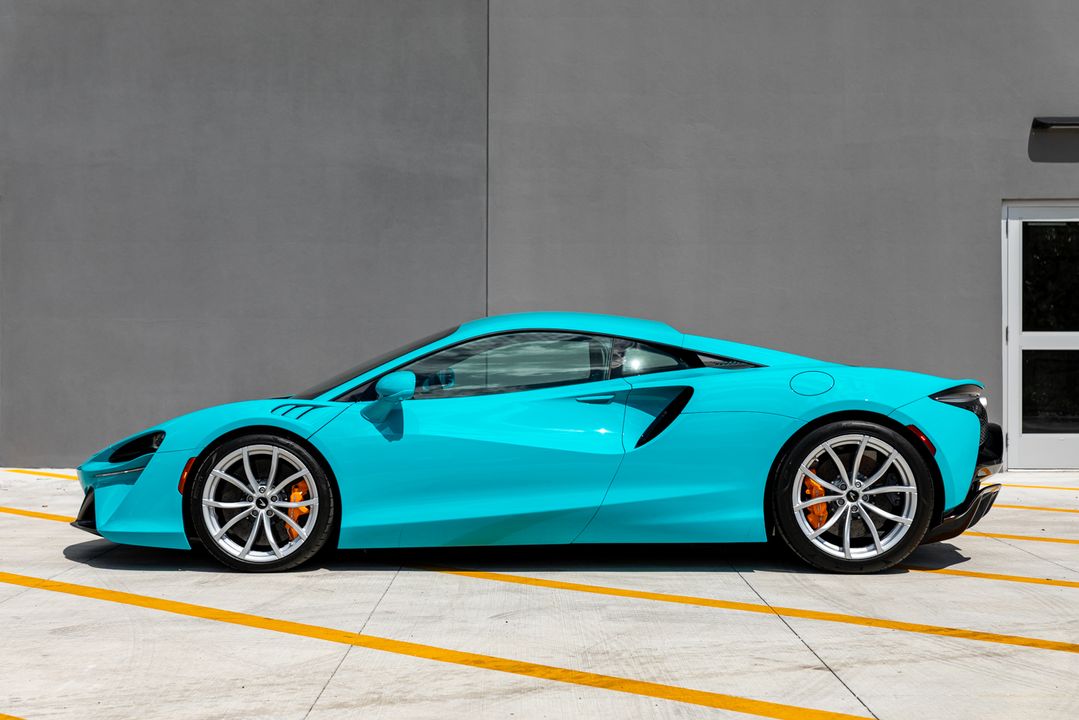 2023 McLaren Artura