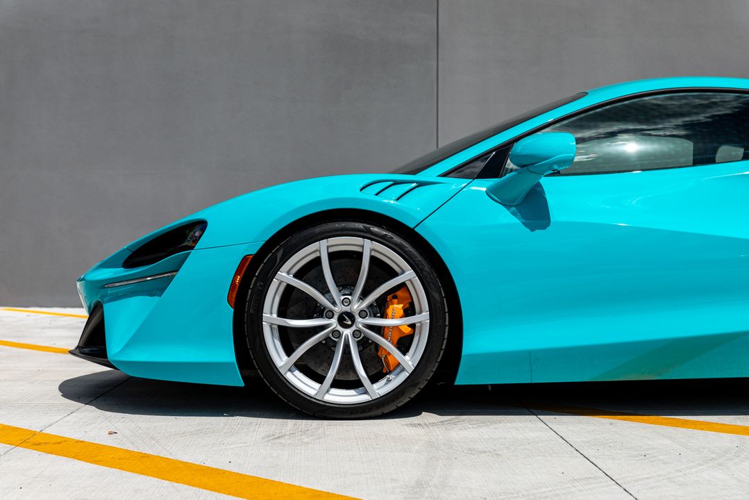 2023 McLaren Artura
