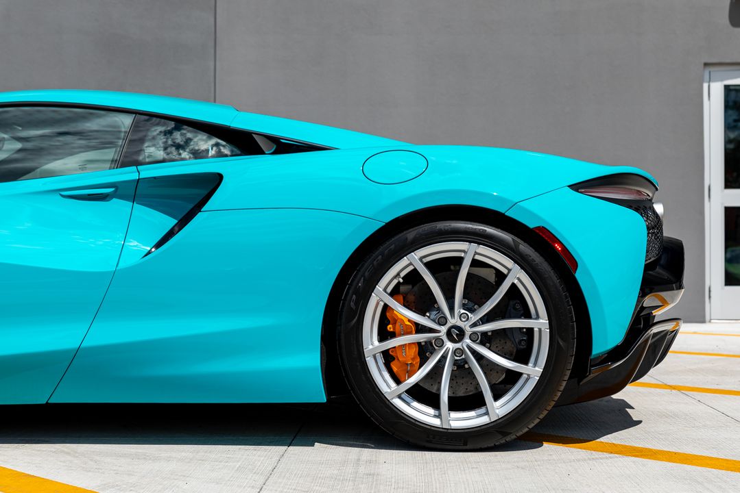 2023 McLaren Artura