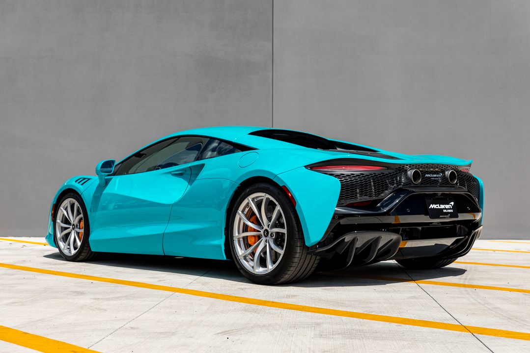 2023 McLaren Artura