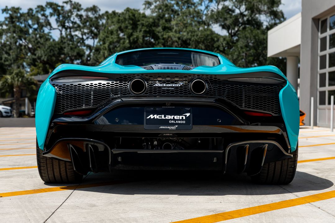 2023 McLaren Artura
