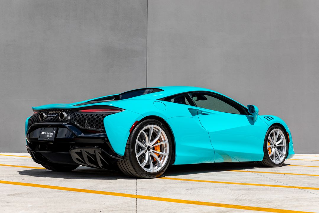 2023 McLaren Artura