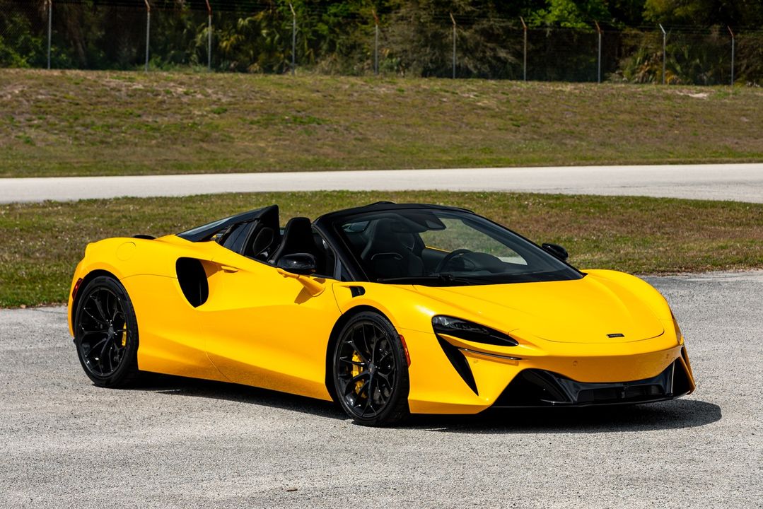 2025 McLaren Artura Spider