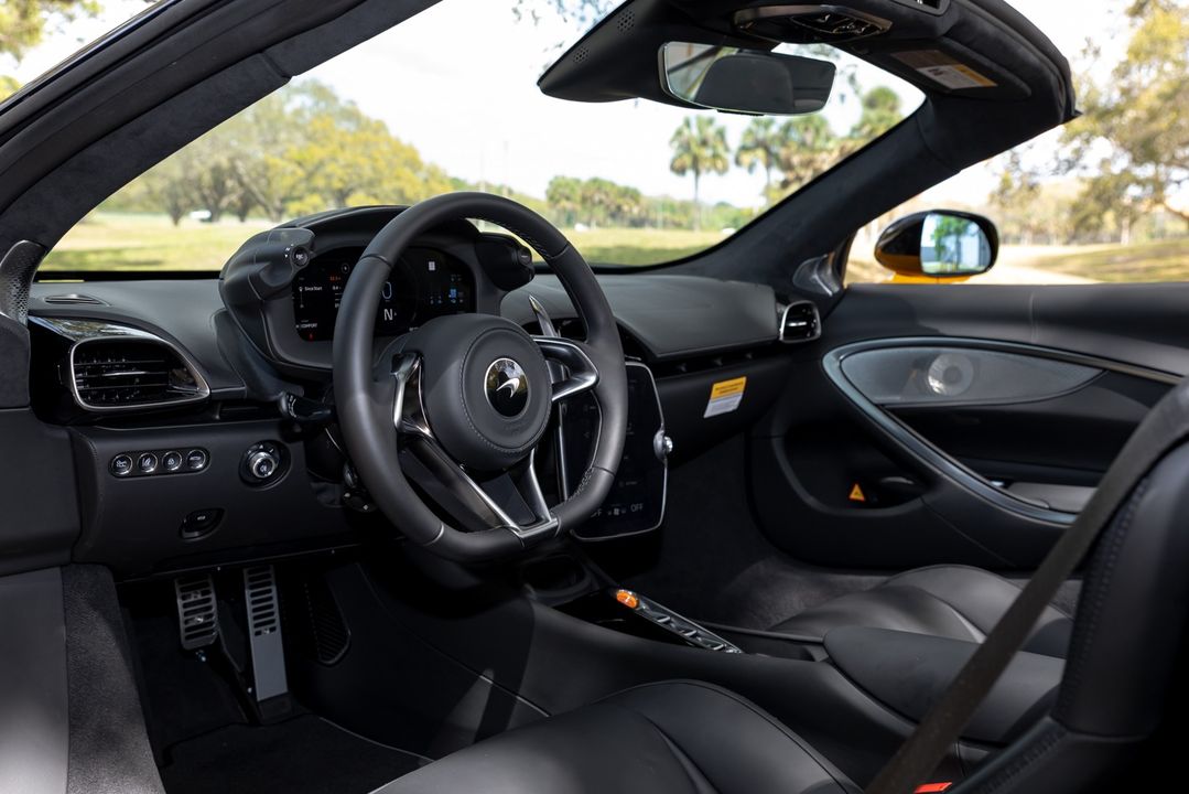 2025 McLaren Artura Spider