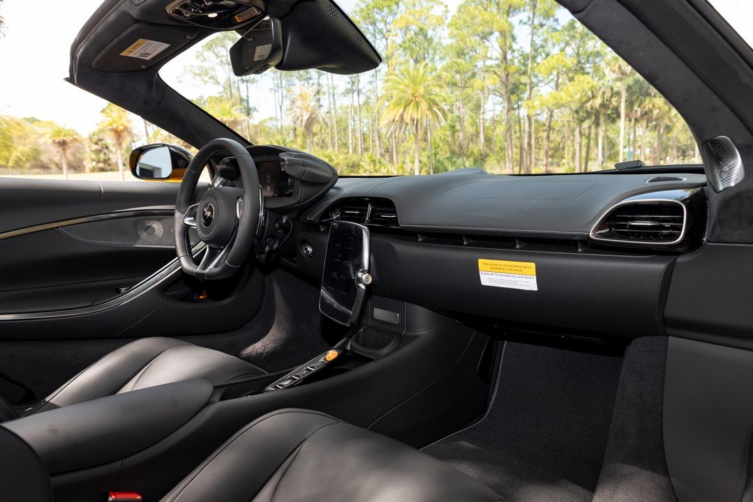 2025 McLaren Artura Spider