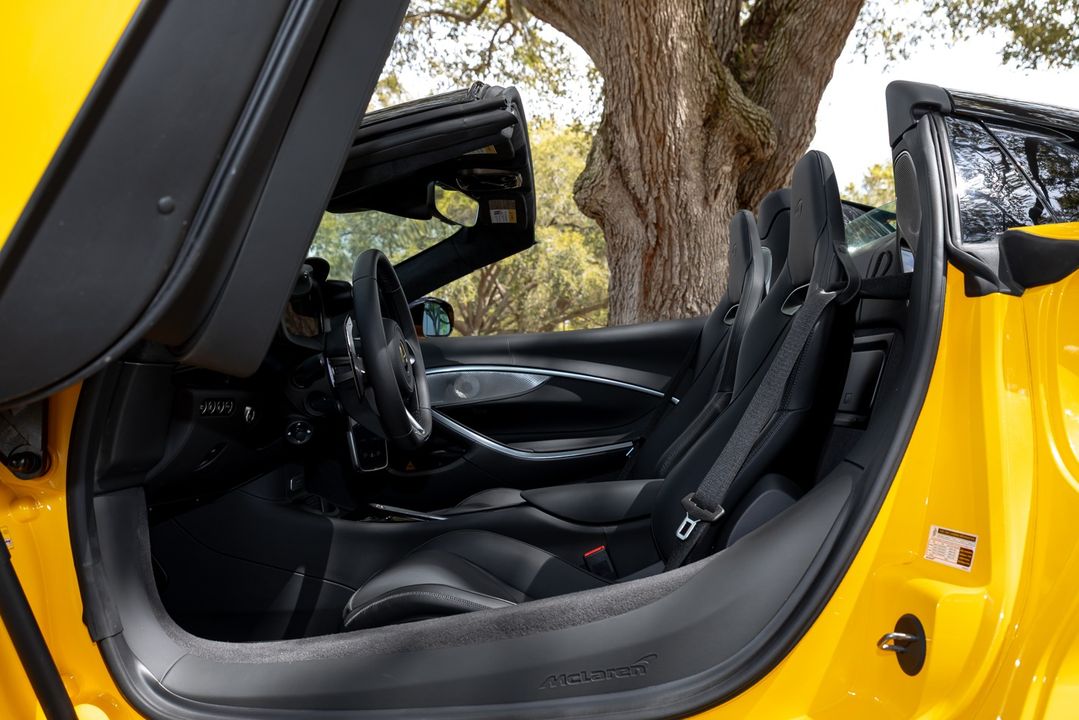 2025 McLaren Artura Spider