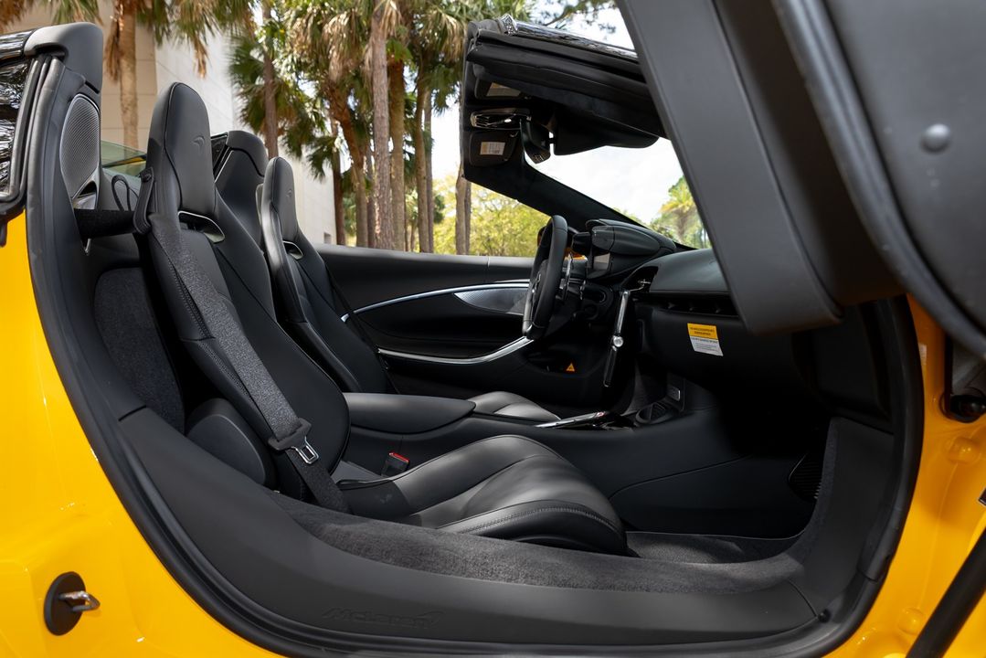 2025 McLaren Artura Spider