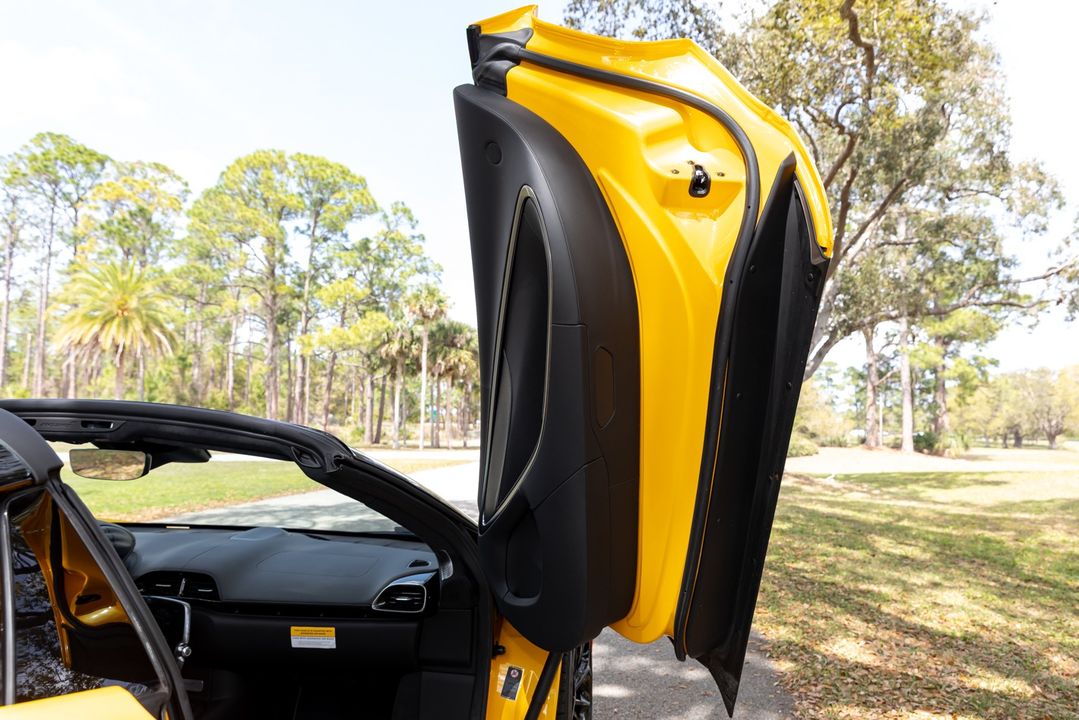 2025 McLaren Artura Spider