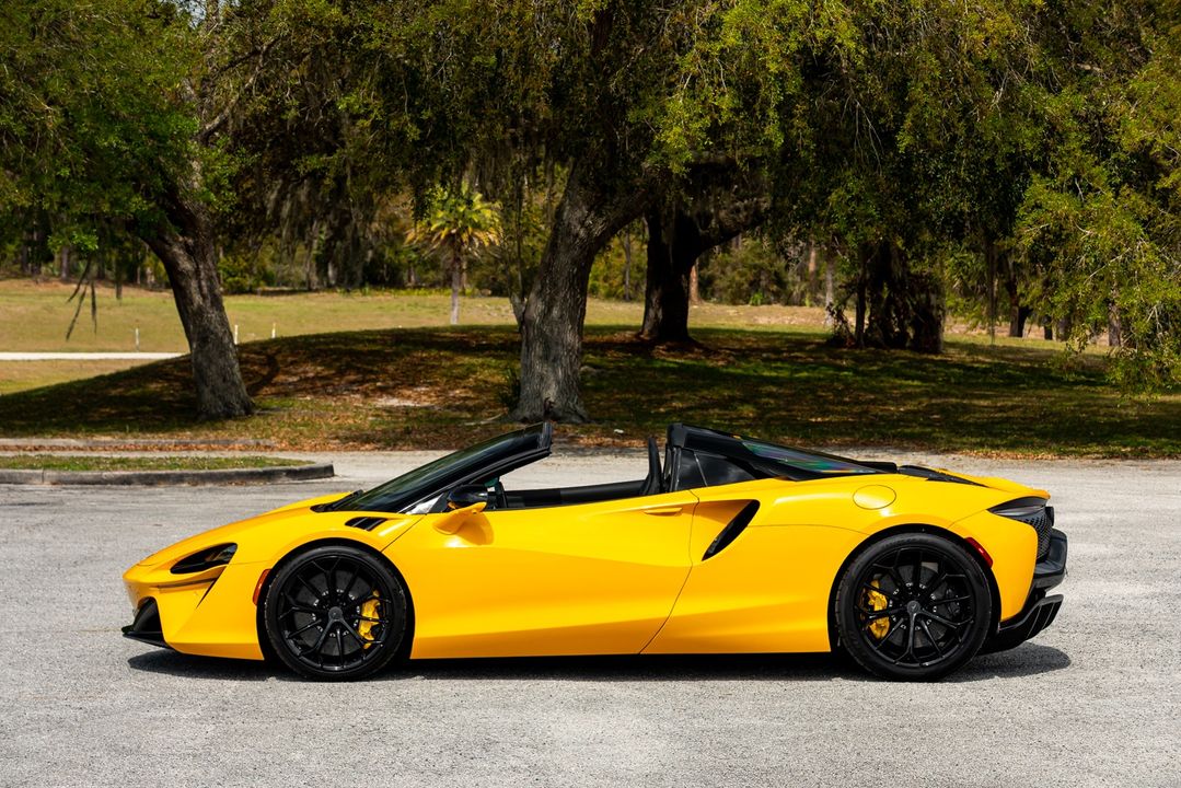 2025 McLaren Artura Spider