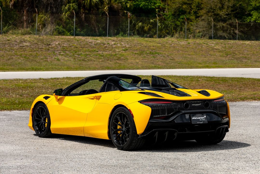 2025 McLaren Artura Spider