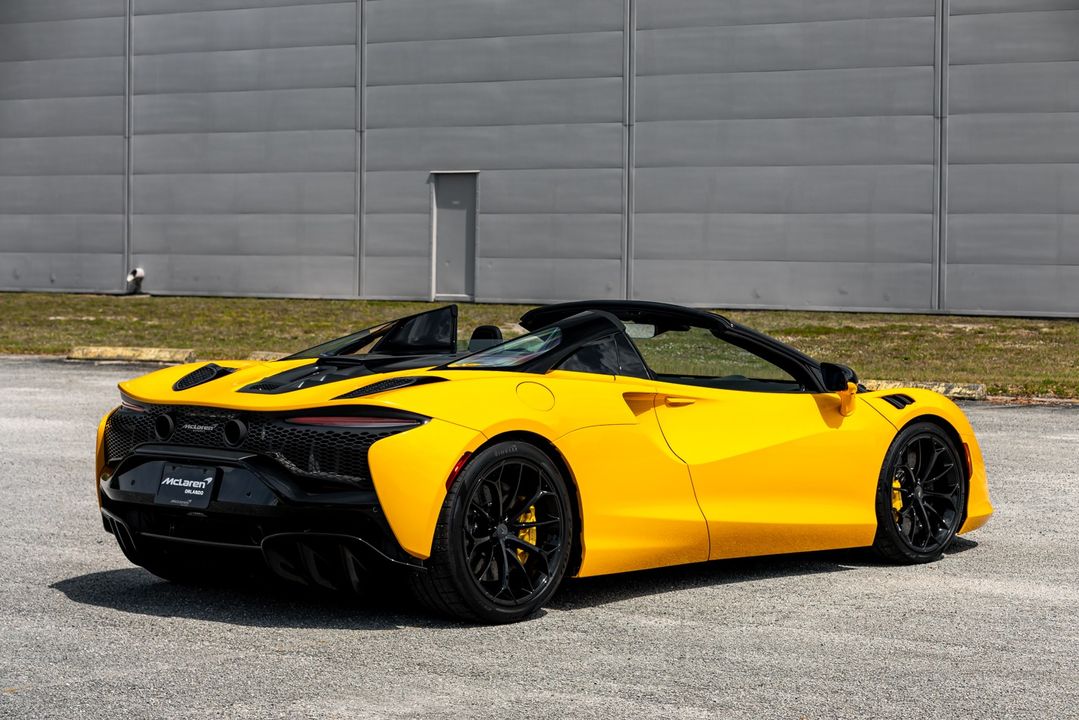 2025 McLaren Artura Spider