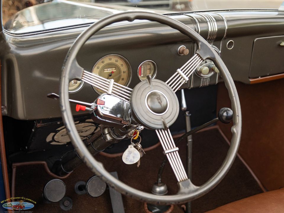 1936 Ford Deluxe V8 2 Passenger Cabriolet