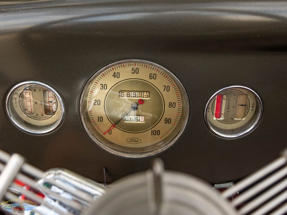 1936 Ford Deluxe V8 2 Passenger Cabriolet
