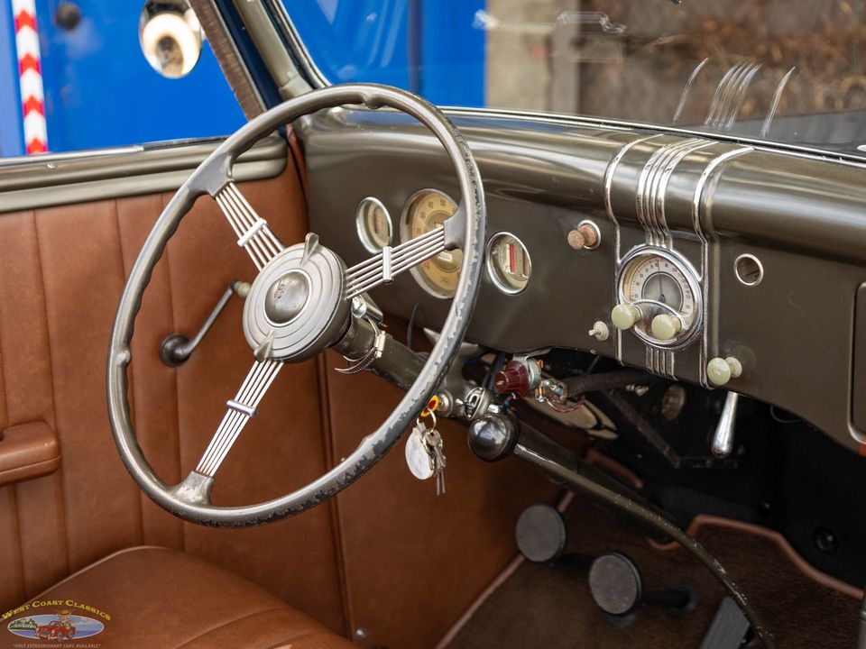 1936 Ford Deluxe V8 2 Passenger Cabriolet